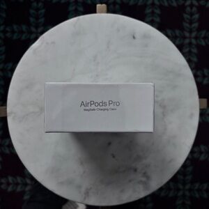 Apple AirPod Pro w/ White Wireless Charging Case- FREE Shipping